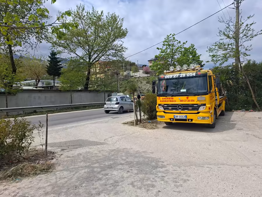 Karrotrec Rigelsi tow truck parked roadside, ready to respond